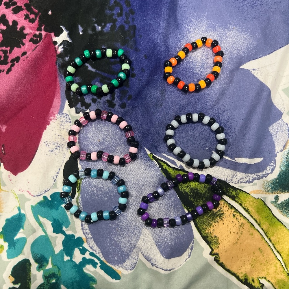 5 Pieces of beaded bracelets